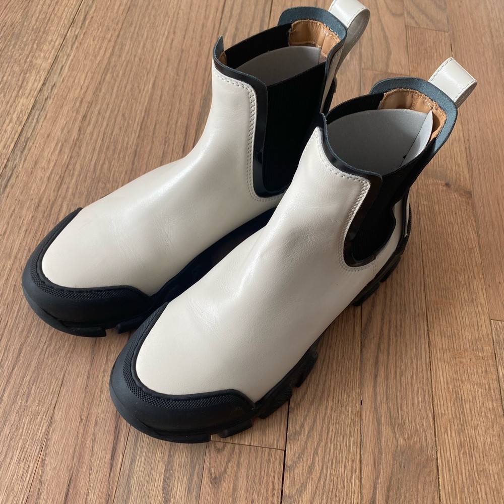 Aquatalia ankle boots, brand new, never worn